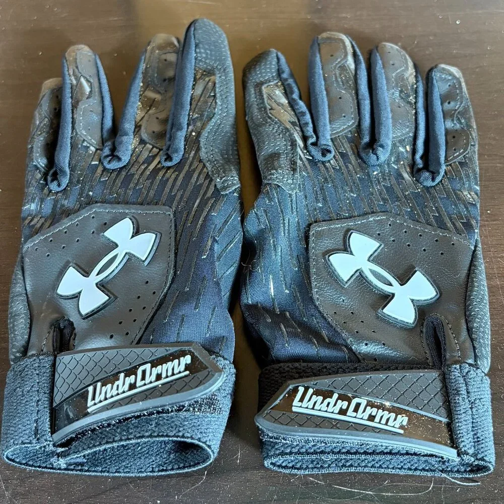 Under Armour Youth Medium Black Batting Gloves - EUC